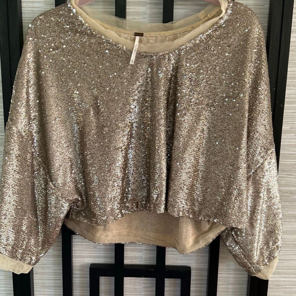 Free People champagne sequence cropped big sleeve oversized blouse top. Xs with